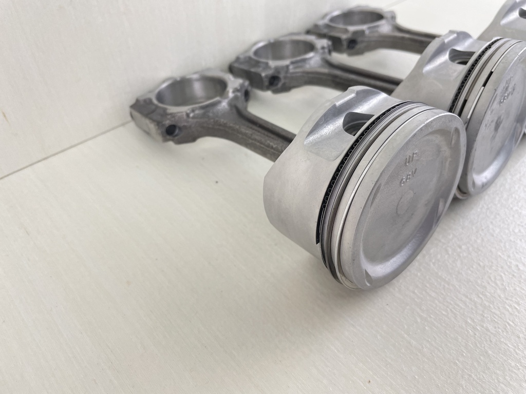 2000-05 Yamaha 115HP 4 Stroke Piston & Connecting Rod Set 68V-W1164-00-00