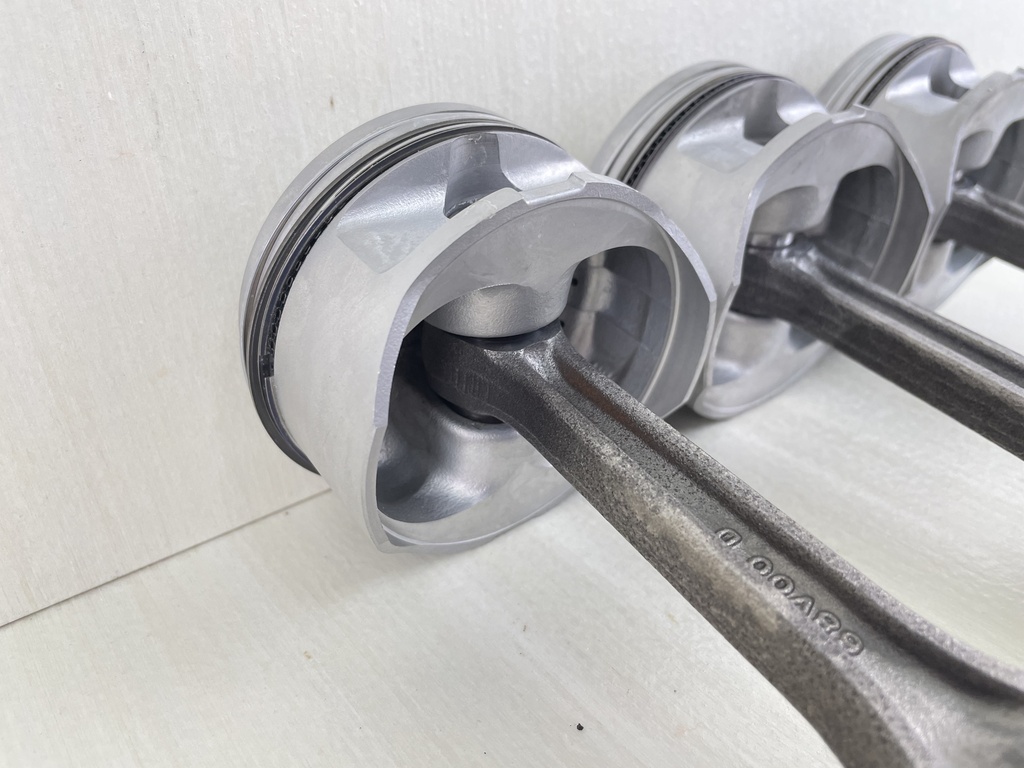 2000-05 Yamaha 115HP 4 Stroke Piston & Connecting Rod Set 68V-W1164-00-00