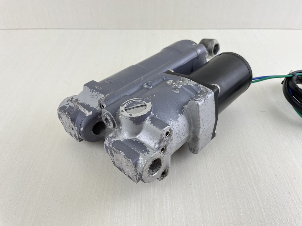 Johnson Evinrude 40HP 50 HP Power Trim & Tilt Unit Assembly 0438135 0435903