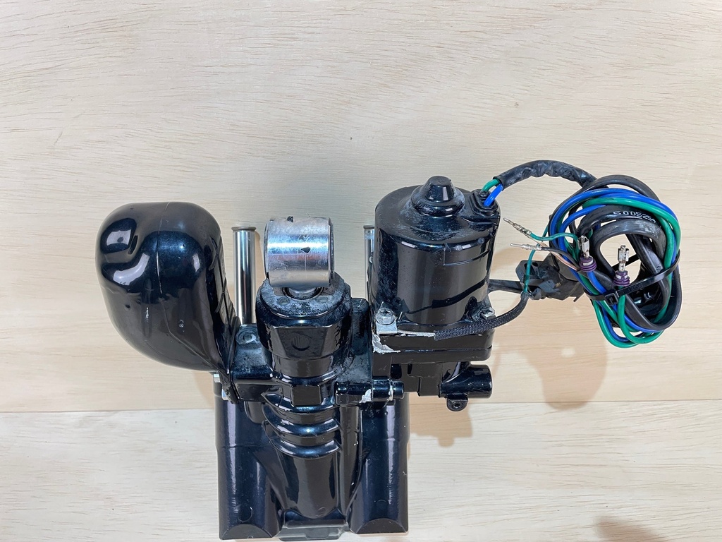 Johnson Evinrude Hydraulic Power Trim And Tilt Assembly - Good Condition