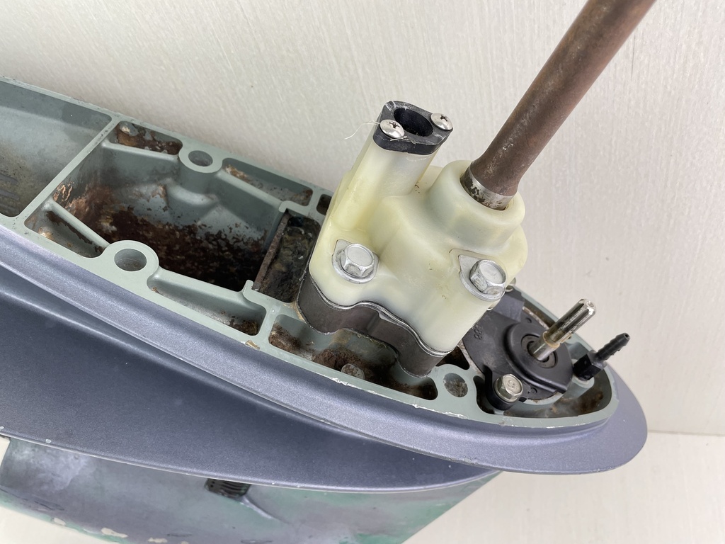 2008 Yamaha 70HP 2 Stroke Outboard 20" Long Lower Unit Gear Case 6H3-45300-20-8D