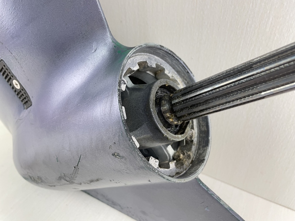 2008 Yamaha 70HP 2 Stroke Outboard 20" Long Lower Unit Gear Case 6H3-45300-20-8D