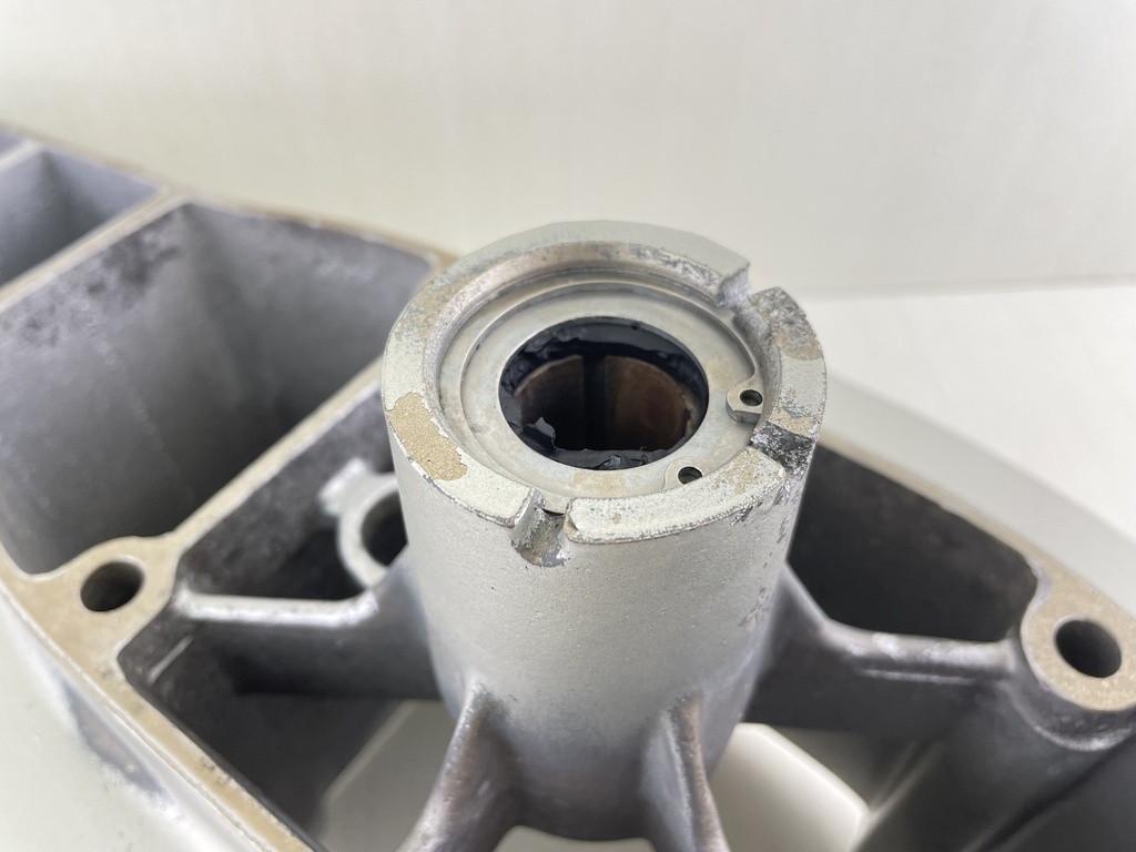 1997 Honda 90HP 4 Stroke Outboard Engine Extension Assembly 40202-ZW1-710ZA