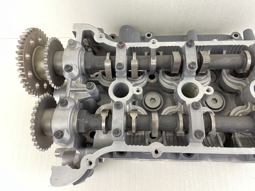 04-11 Suzuki DF 115 140 HP 4 Stroke Outboard Cylinder Head 11100-90J01