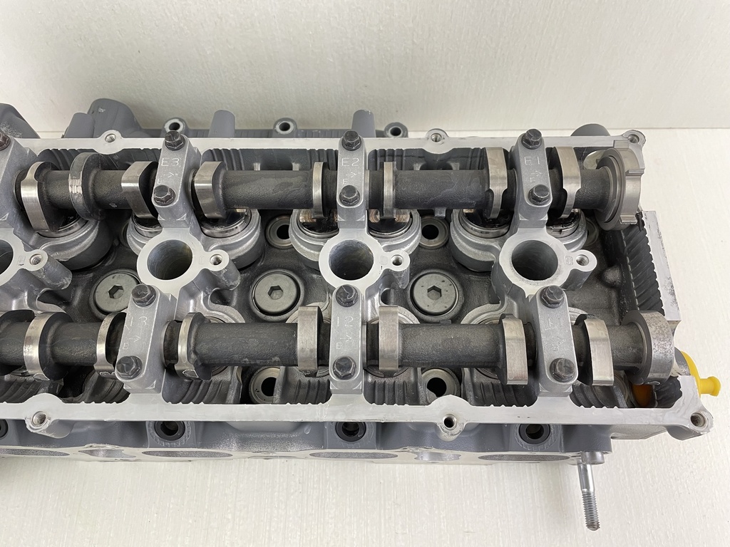 04-11 Suzuki DF 115 140 HP 4 Stroke Outboard Cylinder Head 11100-90J01