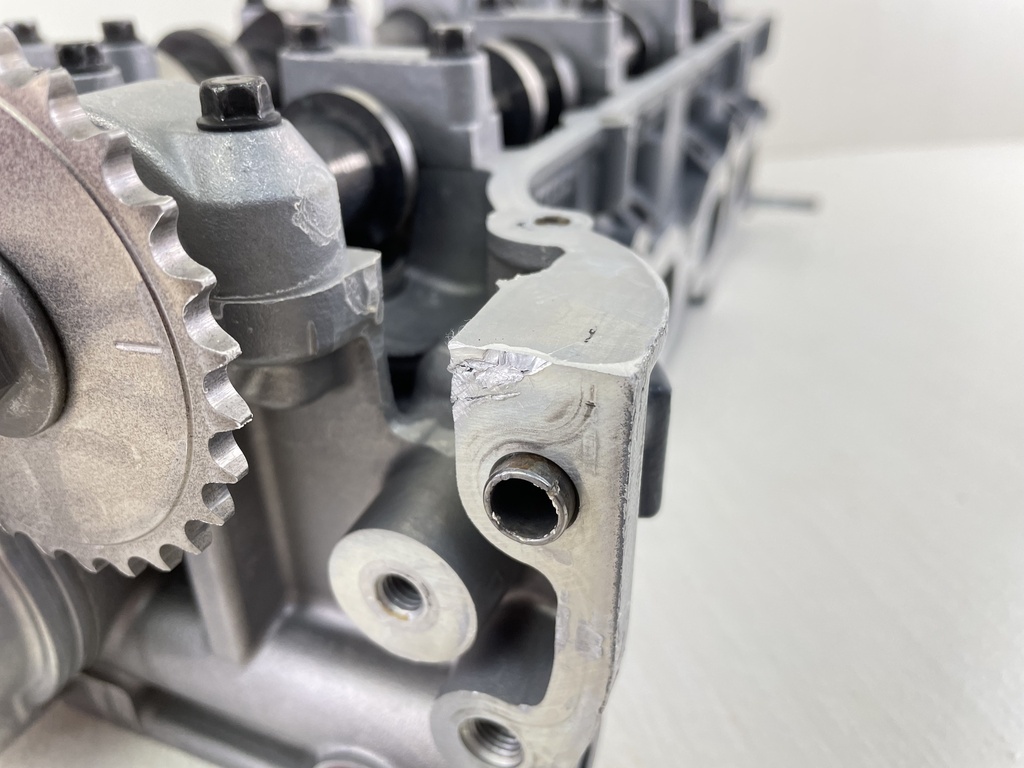 04-11 Suzuki DF 115 140 HP 4 Stroke Outboard Cylinder Head 11100-90J01