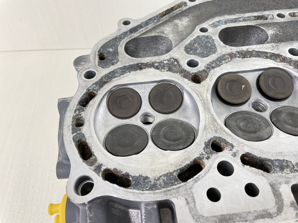 04-11 Suzuki DF 115 140 HP 4 Stroke Outboard Cylinder Head 11100-90J01