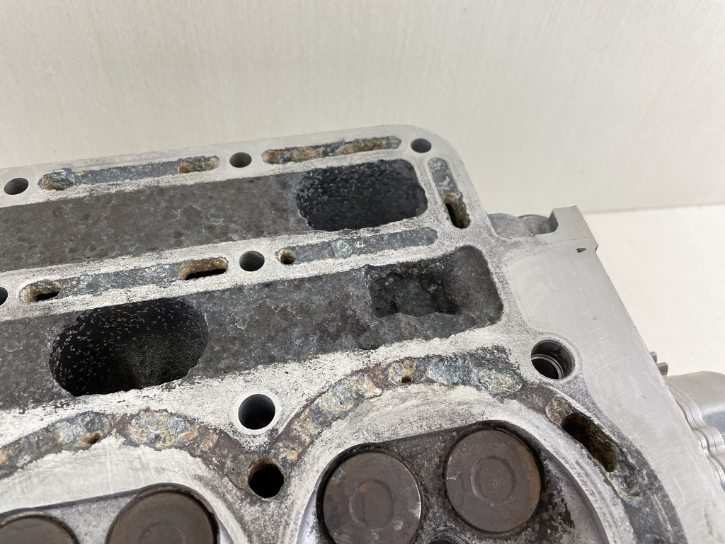 04-11 Suzuki DF 115 140 HP 4 Stroke Outboard Cylinder Head 11100-90J01