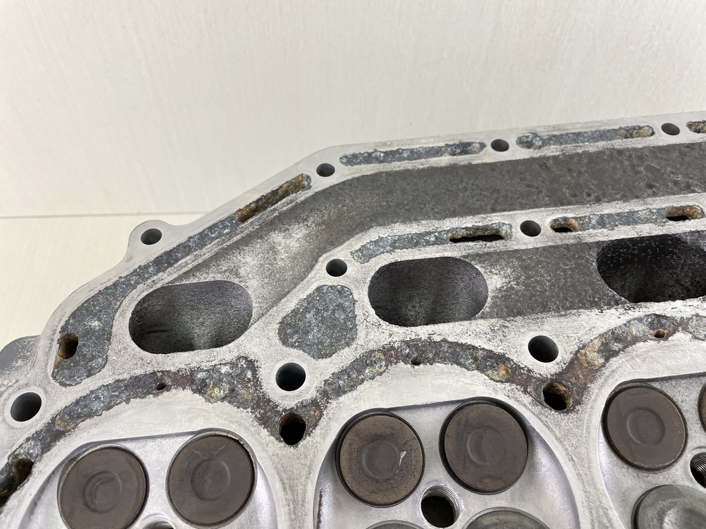 04-11 Suzuki DF 115 140 HP 4 Stroke Outboard Cylinder Head 11100-90J01