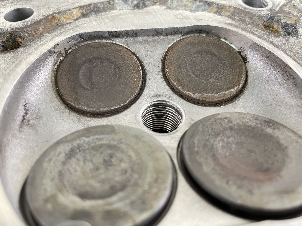 04-11 Suzuki DF 115 140 HP 4 Stroke Outboard Cylinder Head 11100-90J01