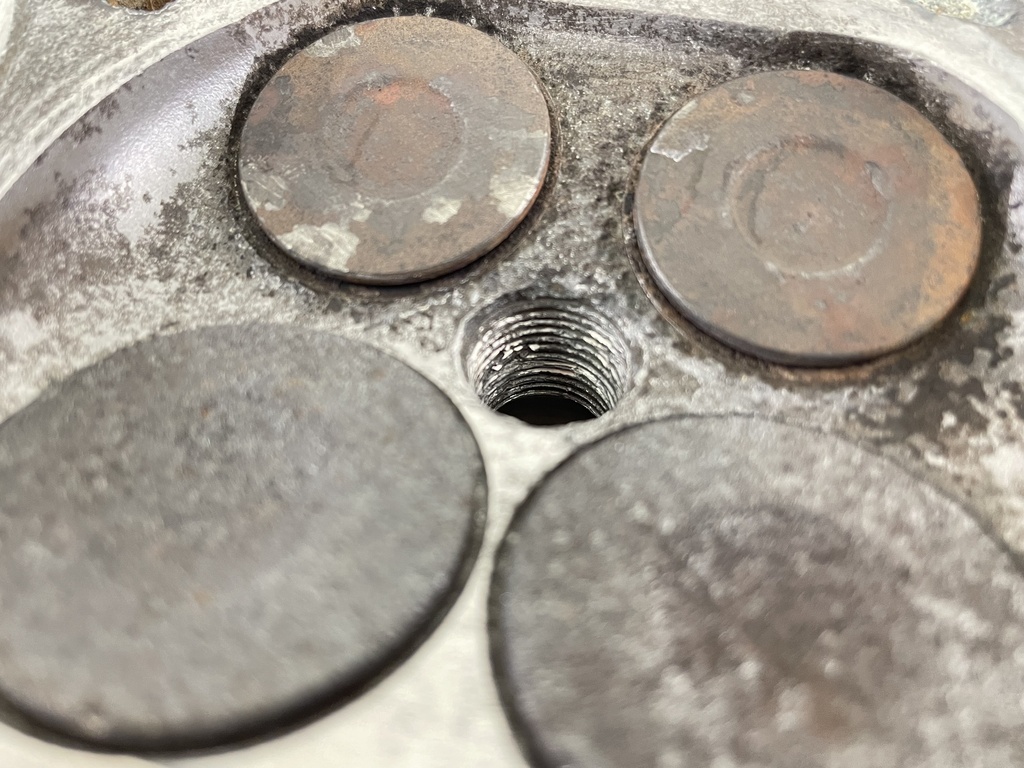 04-11 Suzuki DF 115 140 HP 4 Stroke Outboard Cylinder Head 11100-90J01