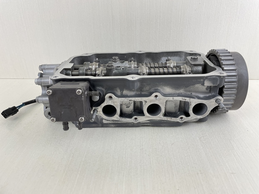 2004 Honda 25 30 HP 4 Stroke Outboard Cylinder Head 12200-ZW2-405ZA