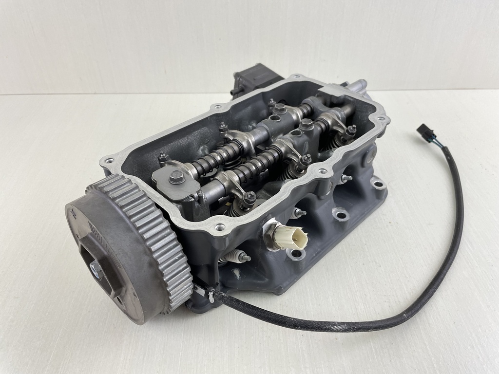 2004 Honda 25 30 HP 4 Stroke Outboard Cylinder Head 12200-ZW2-405ZA