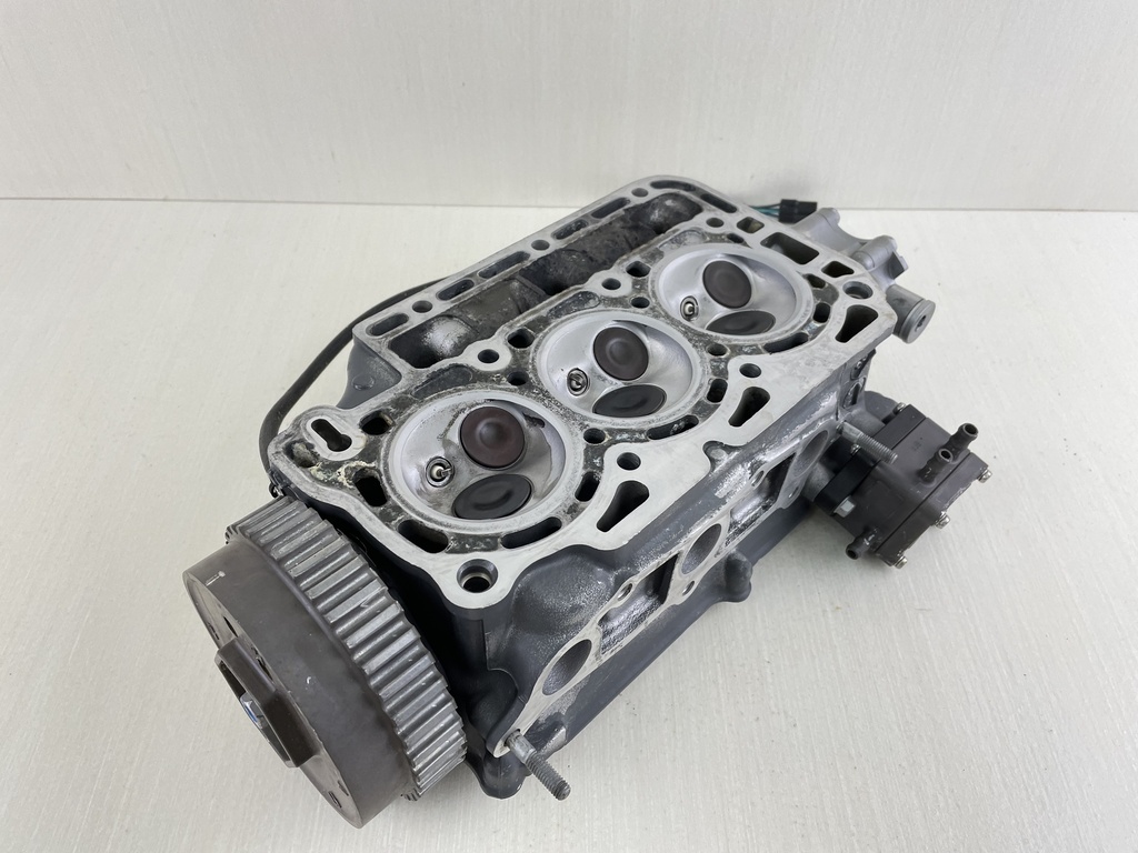 2004 Honda 25 30 HP 4 Stroke Outboard Cylinder Head 12200-ZW2-405ZA