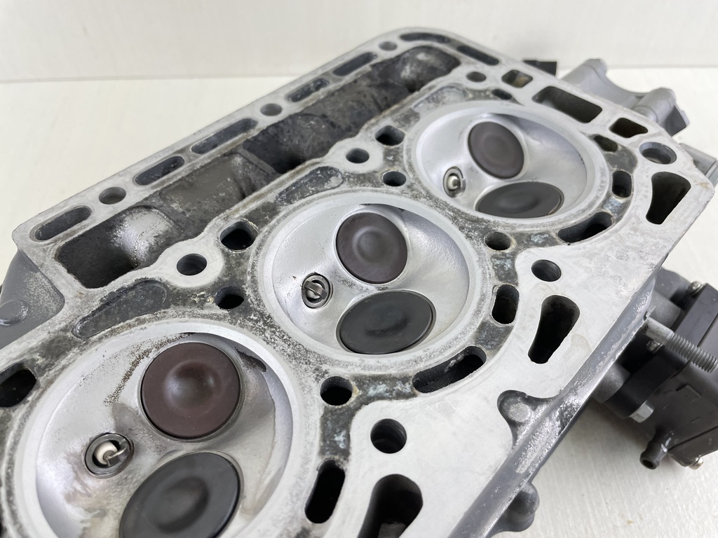 2004 Honda 25 30 HP 4 Stroke Outboard Cylinder Head 12200-ZW2-405ZA