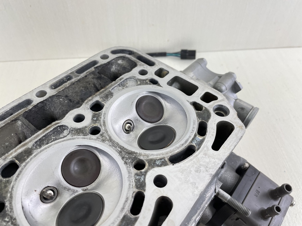 2004 Honda 25 30 HP 4 Stroke Outboard Cylinder Head 12200-ZW2-405ZA