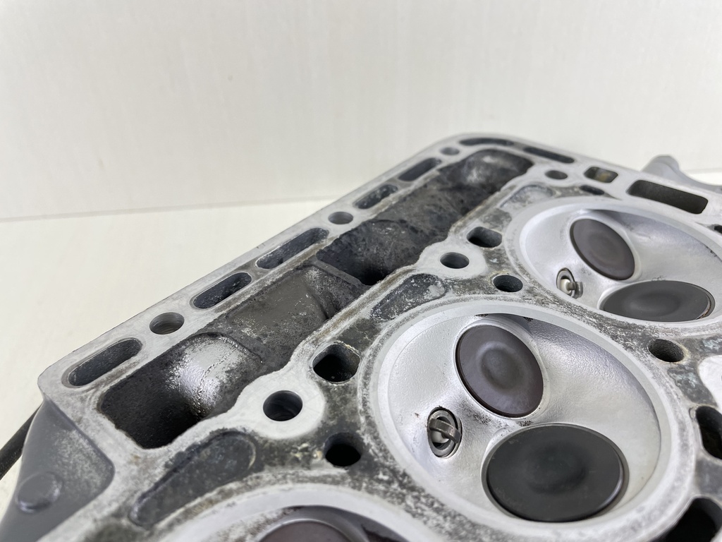 2004 Honda 25 30 HP 4 Stroke Outboard Cylinder Head 12200-ZW2-405ZA