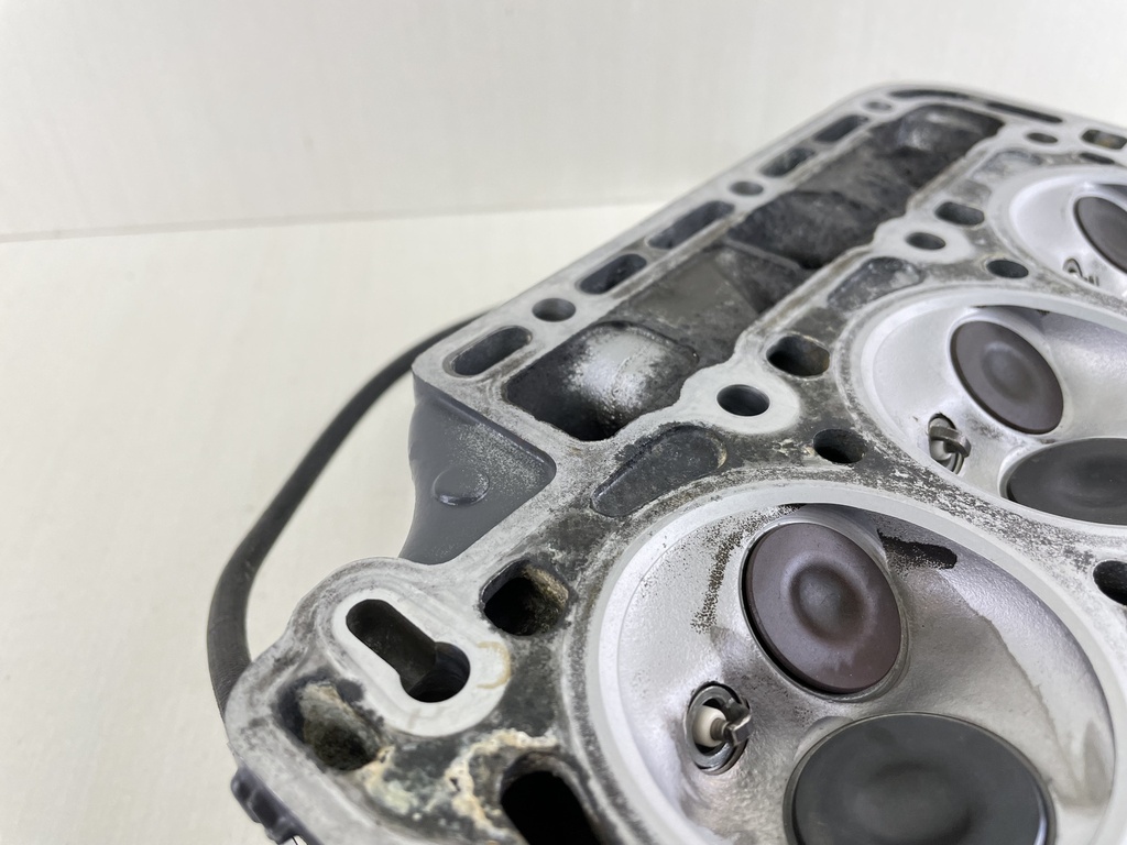 2004 Honda 25 30 HP 4 Stroke Outboard Cylinder Head 12200-ZW2-405ZA