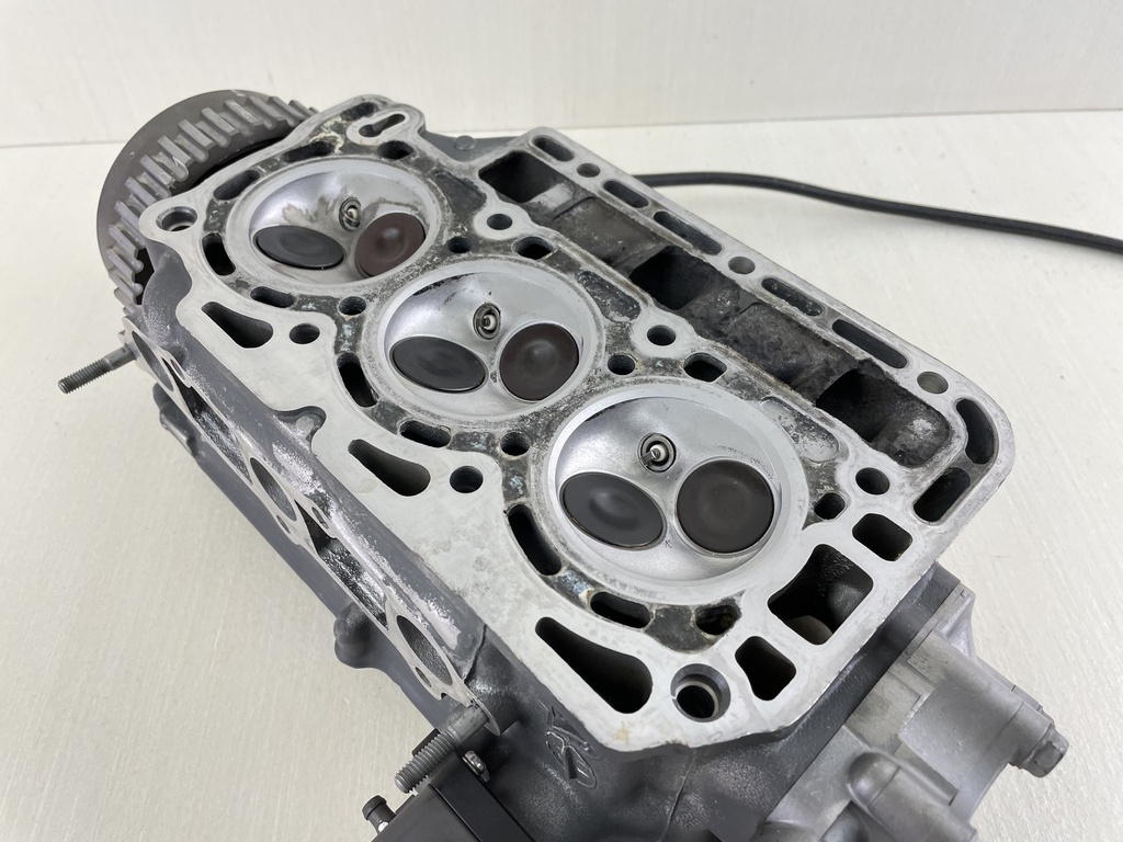 2004 Honda 25 30 HP 4 Stroke Outboard Cylinder Head 12200-ZW2-405ZA