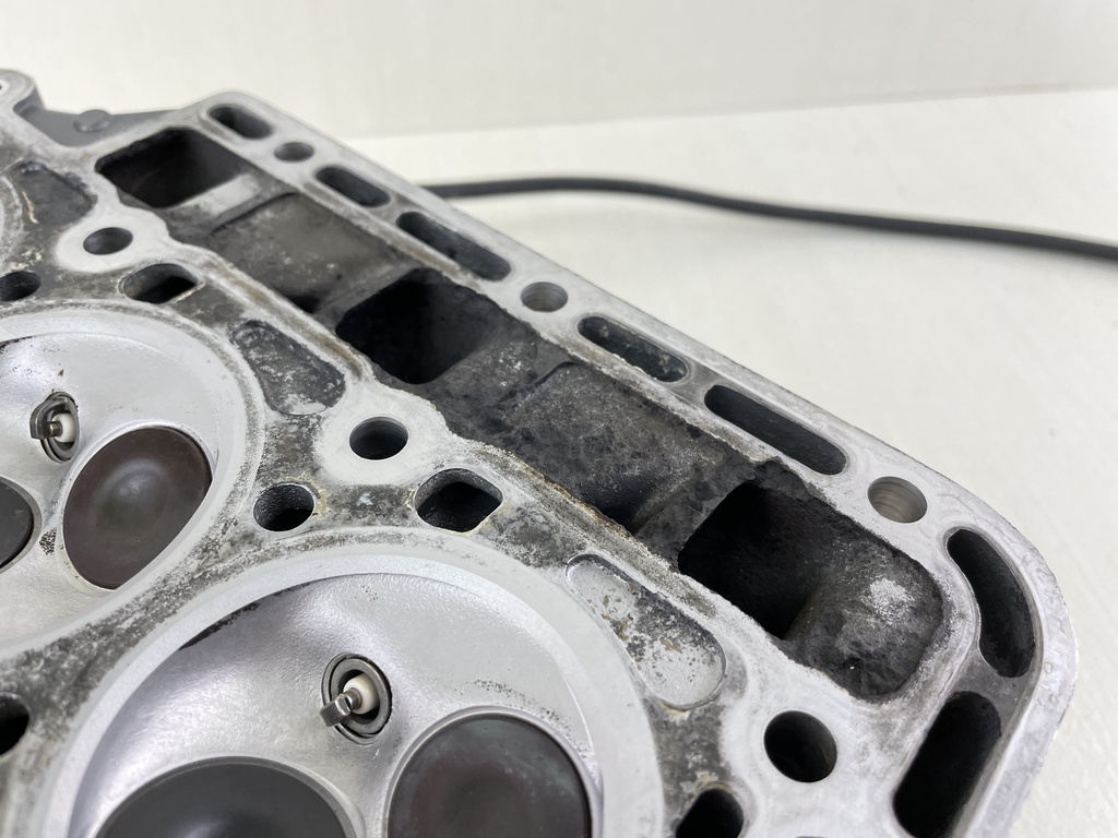 2004 Honda 25 30 HP 4 Stroke Outboard Cylinder Head 12200-ZW2-405ZA