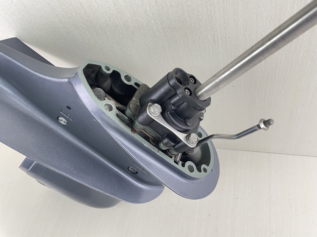 94 - 2005 Yamaha 9.9HP 4 Stroke Outboard 20" Lower Unit Gear Case