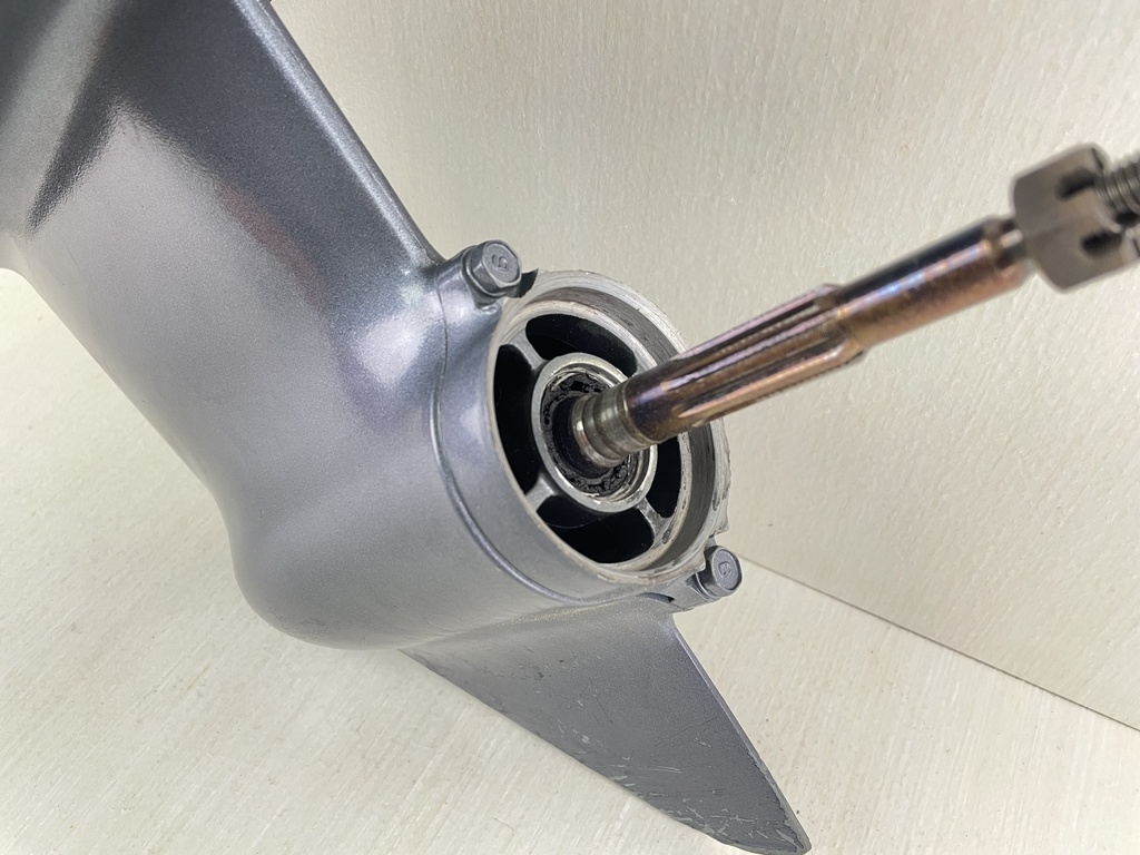 94 - 2005 Yamaha 9.9HP 4 Stroke Outboard 20" Lower Unit Gear Case