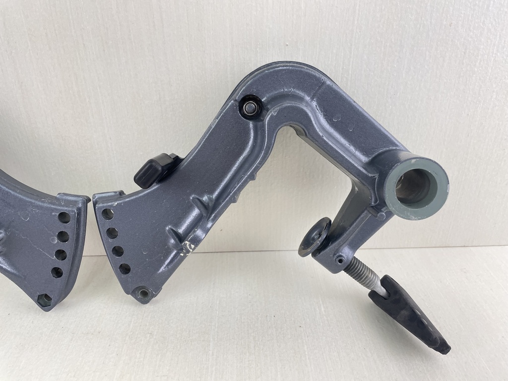 94-2005 Yamaha 9.9HP Outboard Left Right Clamp Bracket Set Pair