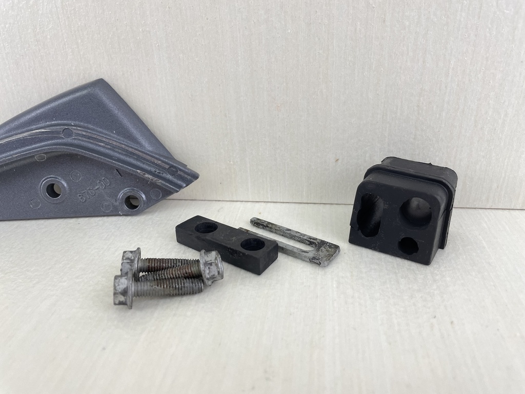 2002 Yamaha F30 30HP 4 Stroke Cable Cover Plate Fitting 67C-42738-00-4D  