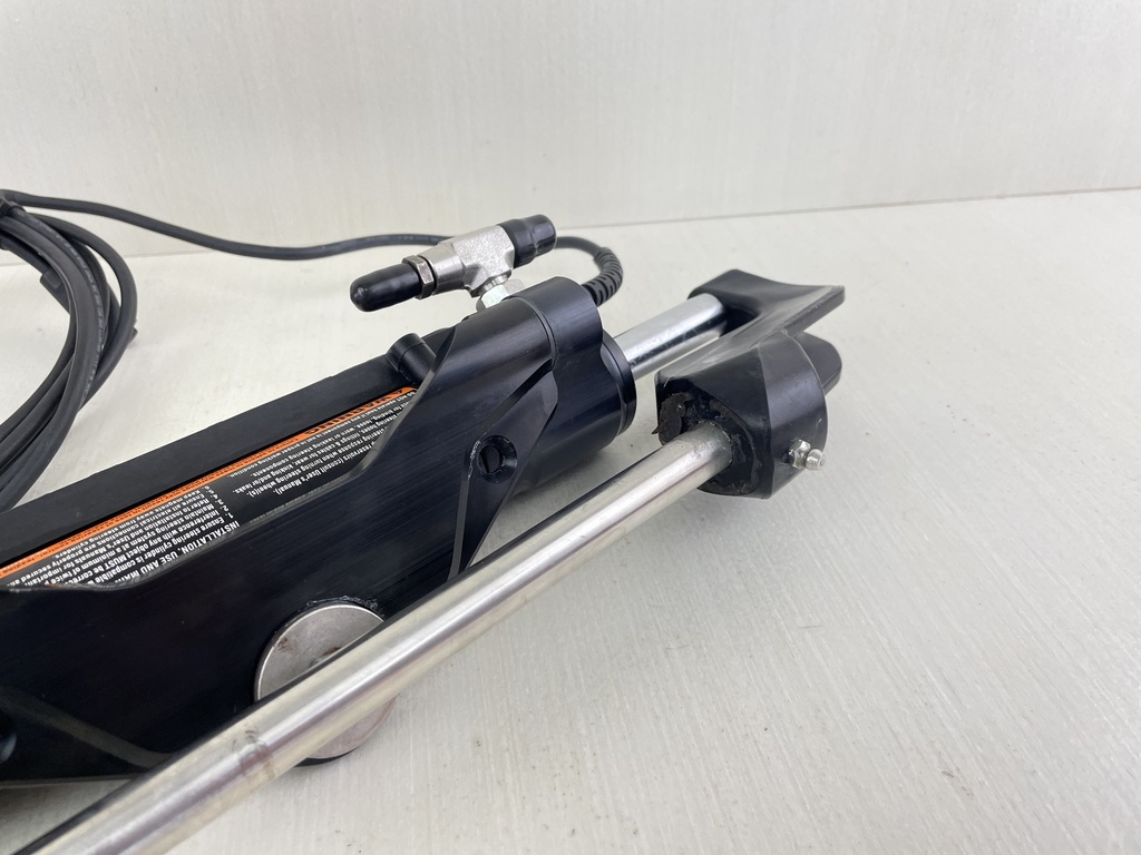 Seastar EC5310 Optimus Outboard Smart Hydraulic Steering Cylinder Ram With Sensor