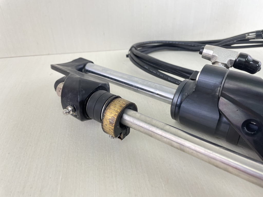 Seastar EC5310 Optimus Outboard Smart Hydraulic Steering Cylinder Ram With Sensor