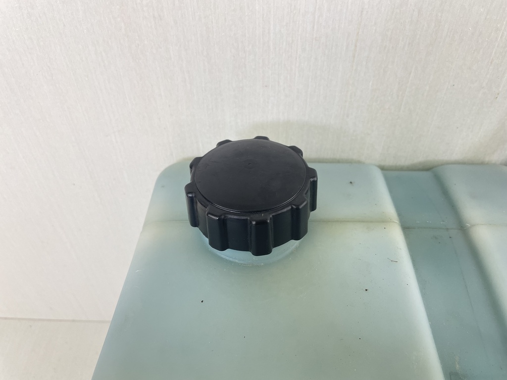 Yamaha Outboard Remote 2 Stroke Oil Tank Assembly With Pump 2.8 Gallons