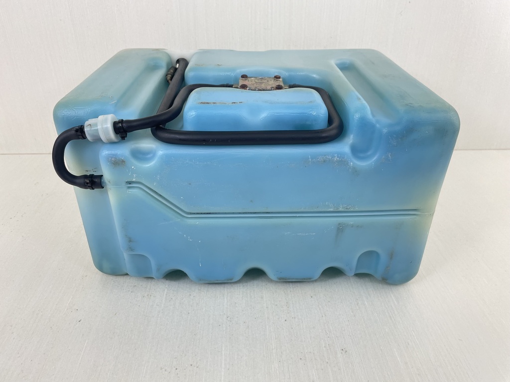Yamaha Outboard Remote 2 Stroke Oil Tank Assembly With Pump 2.8 Gallons