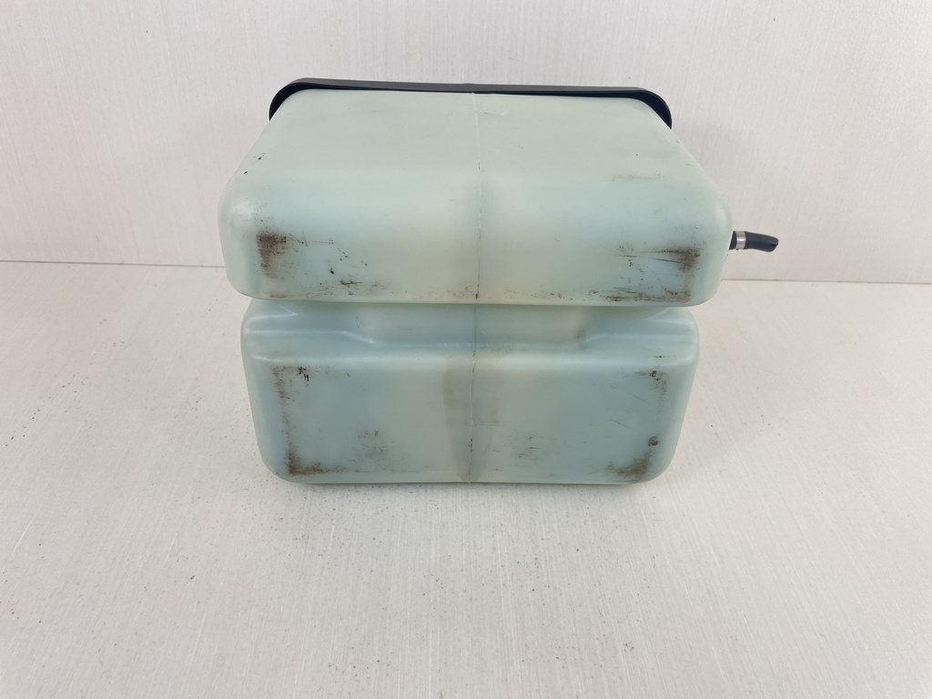 Johnson Evinrude 2 Stroke Outboard Remote Oil Supply Tank 1.8 Gallons 0176712