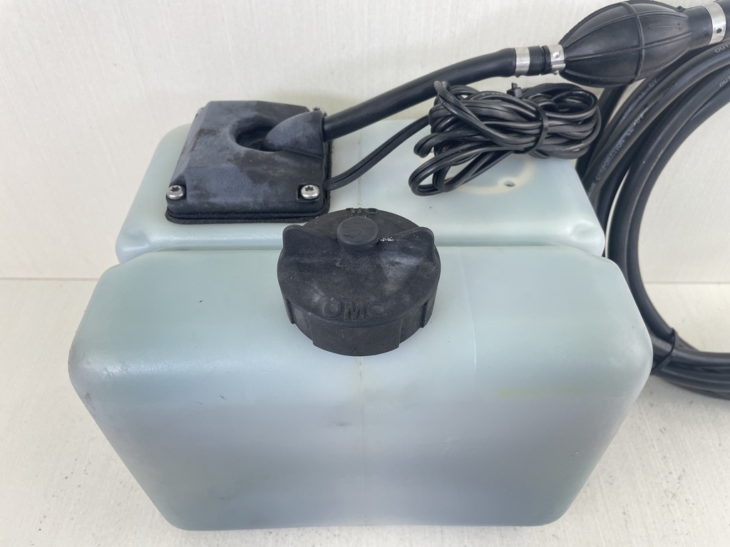 0176712  Johnson Evinrude 2 Stroke Outboard Remote Oil Supply Tank 1.8 Gallons