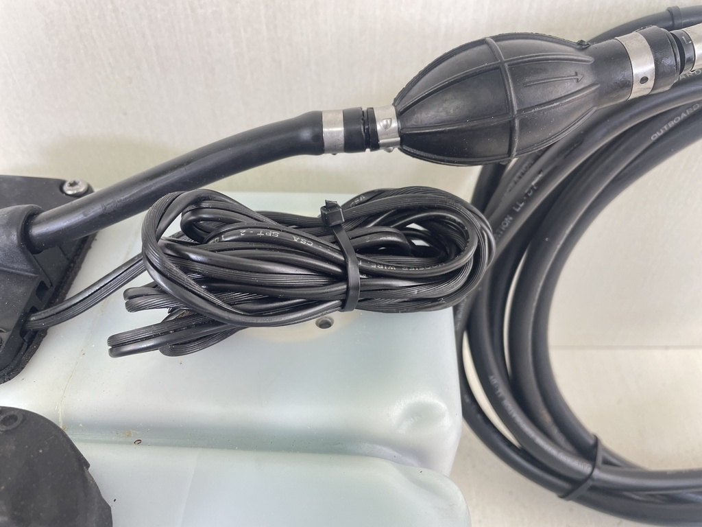 0176712  Johnson Evinrude 2 Stroke Outboard Remote Oil Supply Tank 1.8 Gallons