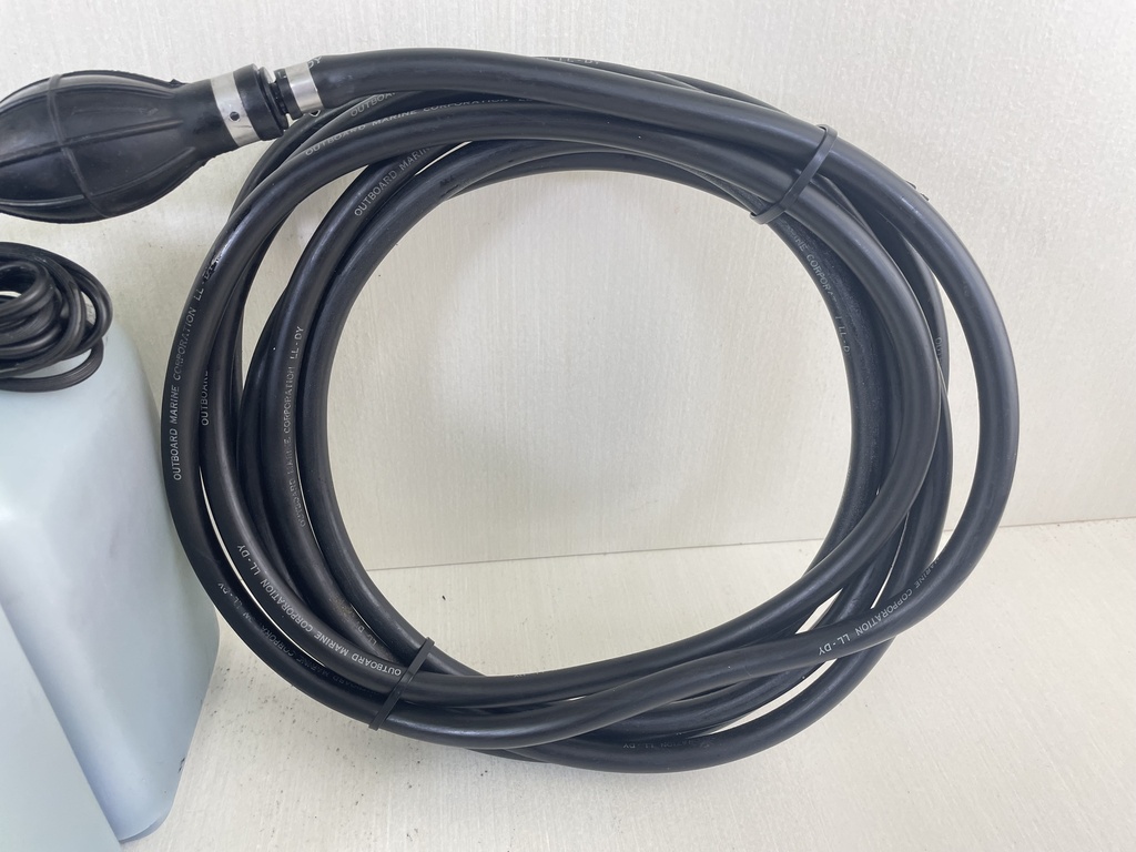 0176712  Johnson Evinrude 2 Stroke Outboard Remote Oil Supply Tank 1.8 Gallons