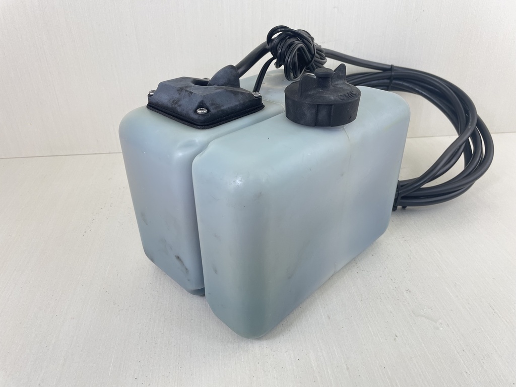 0176712  Johnson Evinrude 2 Stroke Outboard Remote Oil Supply Tank 1.8 Gallons