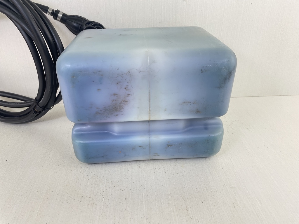 0176712  Johnson Evinrude 2 Stroke Outboard Remote Oil Supply Tank 1.8 Gallons