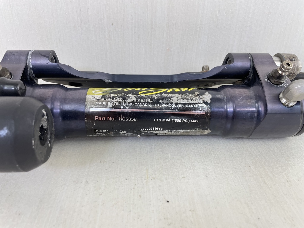 SeaStar Front Mount Outboard Hydraulic Steering Cylinder Ram HC5358