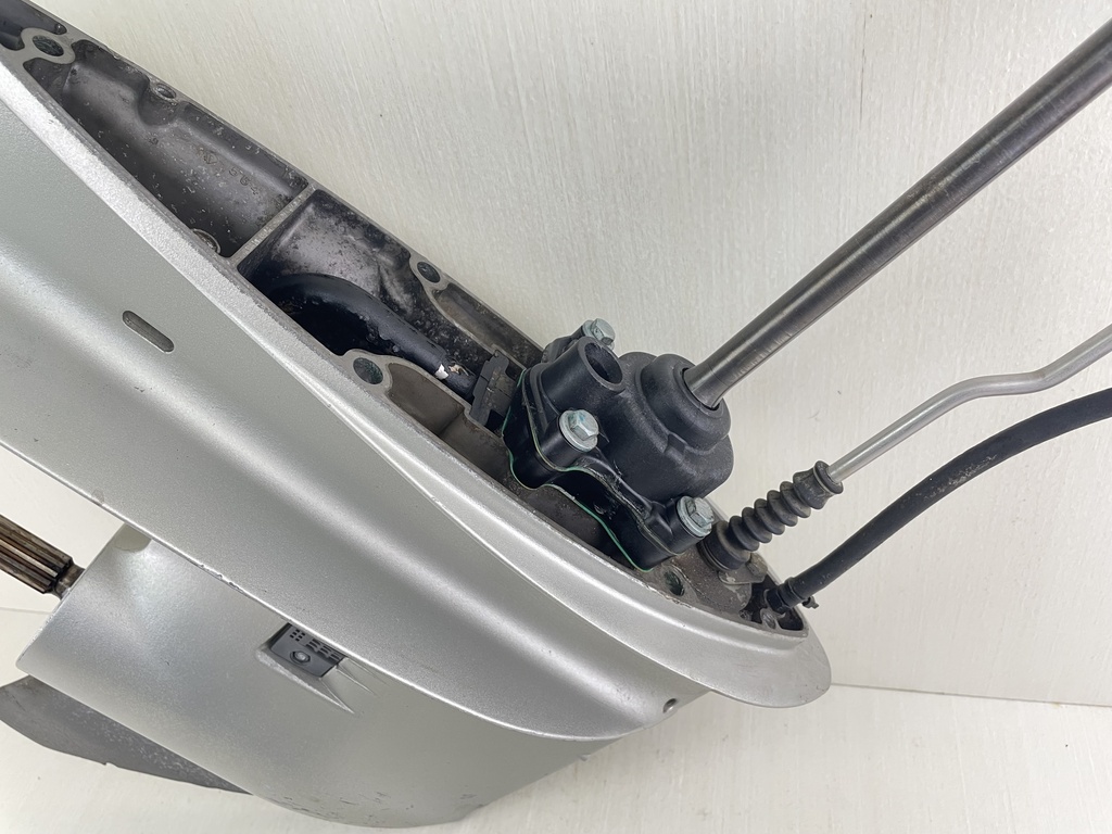 01-07 Honda 40 50 HP 4 Stroke Outboard 20" Lower Unit Gear Case 41100-ZW4-H16ZA