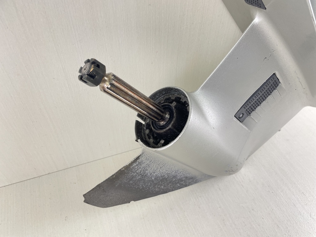 01-07 Honda 40 50 HP 4 Stroke Outboard 20" Lower Unit Gear Case 41100-ZW4-H16ZA