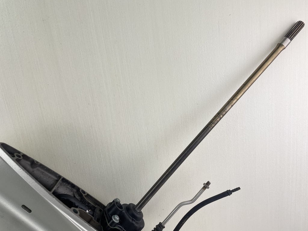 01-07 Honda 40 50 HP 4 Stroke Outboard 20" Lower Unit Gear Case 41100-ZW4-H16ZA