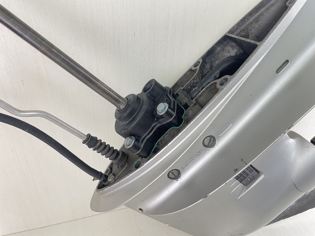 01-07 Honda 40 50 HP 4 Stroke Outboard 20" Lower Unit Gear Case 41100-ZW4-H16ZA