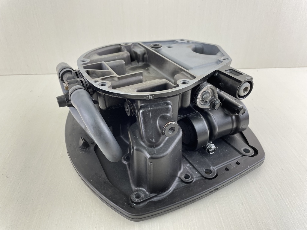 2011 Suzuki 25HP 4 Stroke Outboard Twin-V Oil Pan Assembly 11501-95J02-0EP