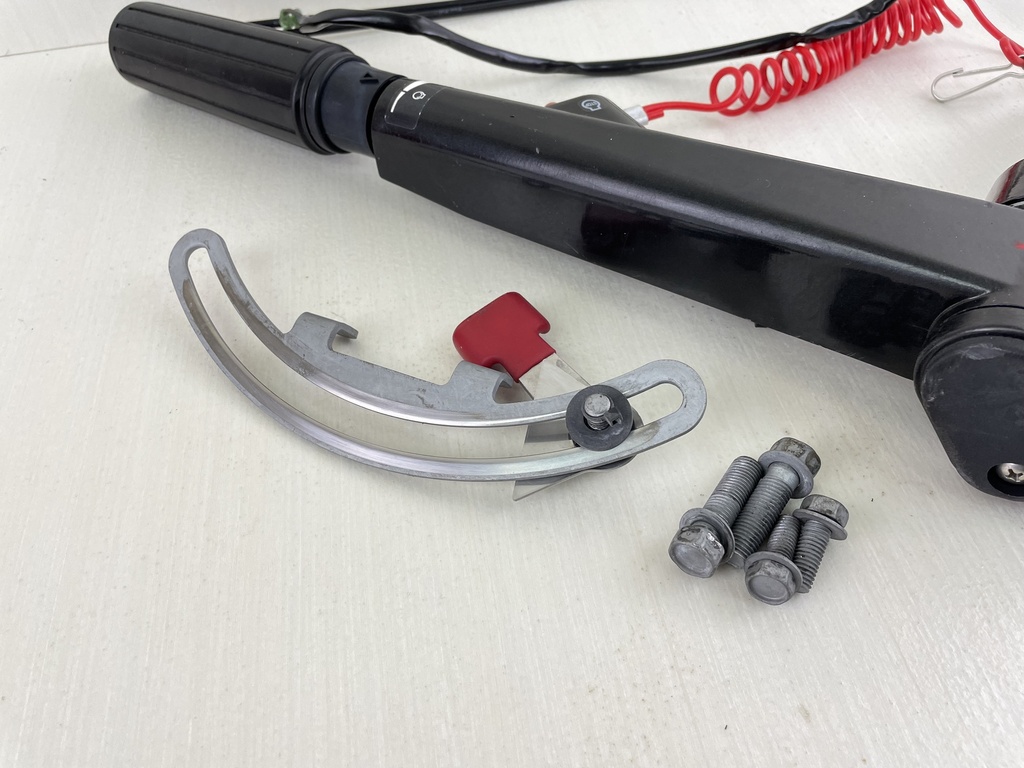 2011 Suzuki 25HP 4 Stroke Outboard Twin-V Tiller Handle Steering 63111-95J00-0EP,