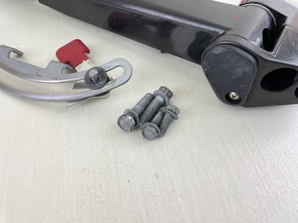 2011 Suzuki 25HP 4 Stroke Outboard Twin-V Tiller Handle Steering 63111-95J00-0EP,