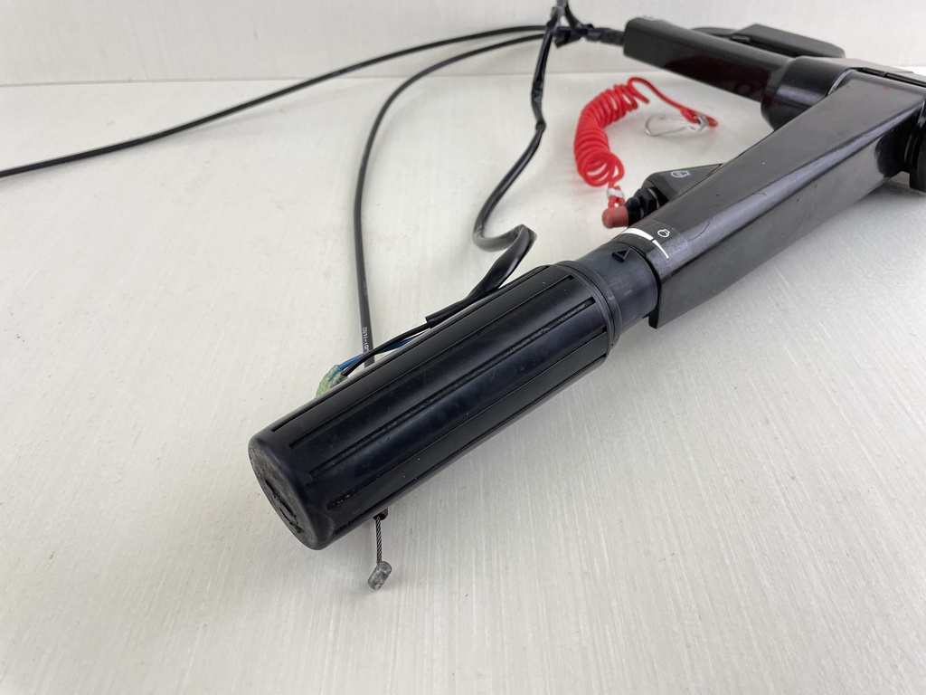 2011 Suzuki 25HP 4 Stroke Outboard Twin-V Tiller Handle Steering 63111-95J00-0EP,