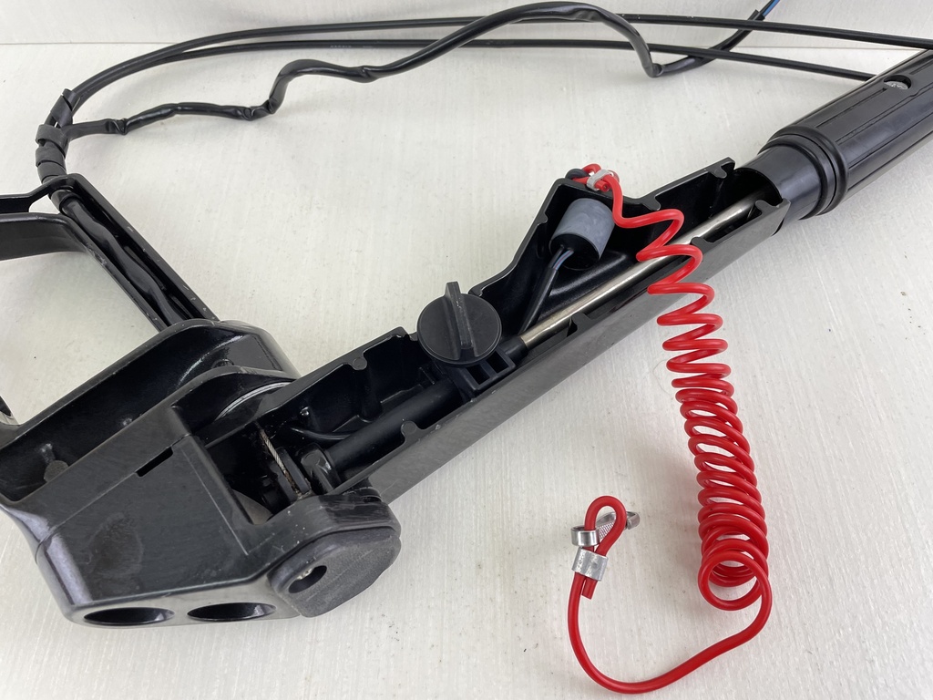 2011 Suzuki 25HP 4 Stroke Outboard Twin-V Tiller Handle Steering 63111-95J00-0EP,