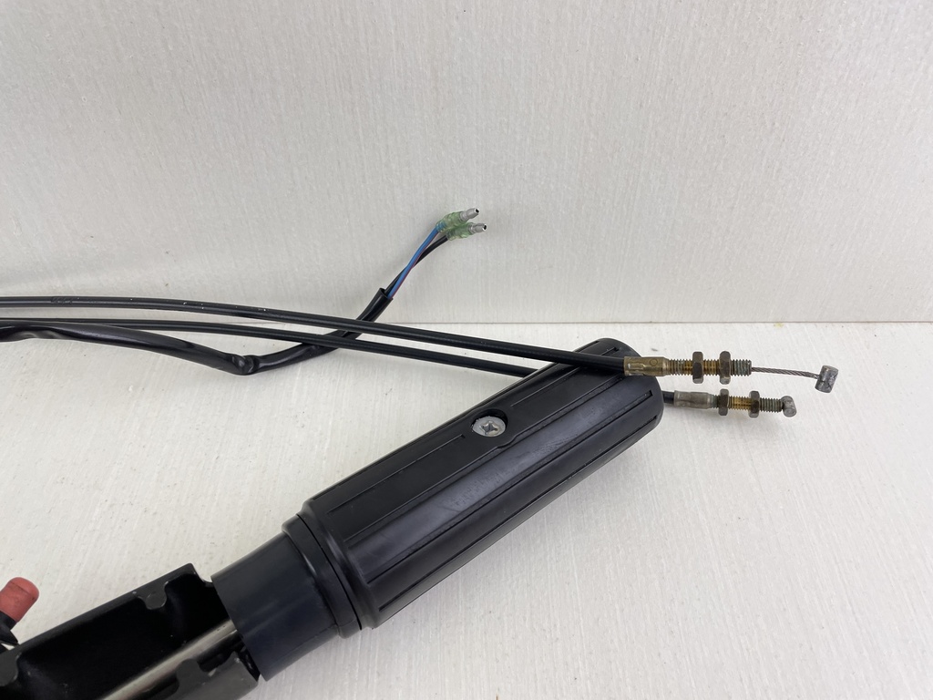 2011 Suzuki 25HP 4 Stroke Outboard Twin-V Tiller Handle Steering 63111-95J00-0EP,