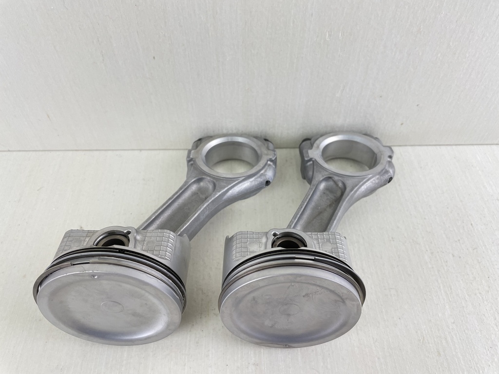 2011 Suzuki DF 25 HP 4 Stroke Twin-V Piston & Connecting Rod 12111-95J00-0B0
